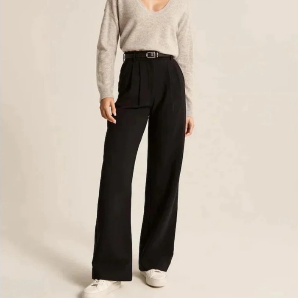 High waisted, wide leg pant.